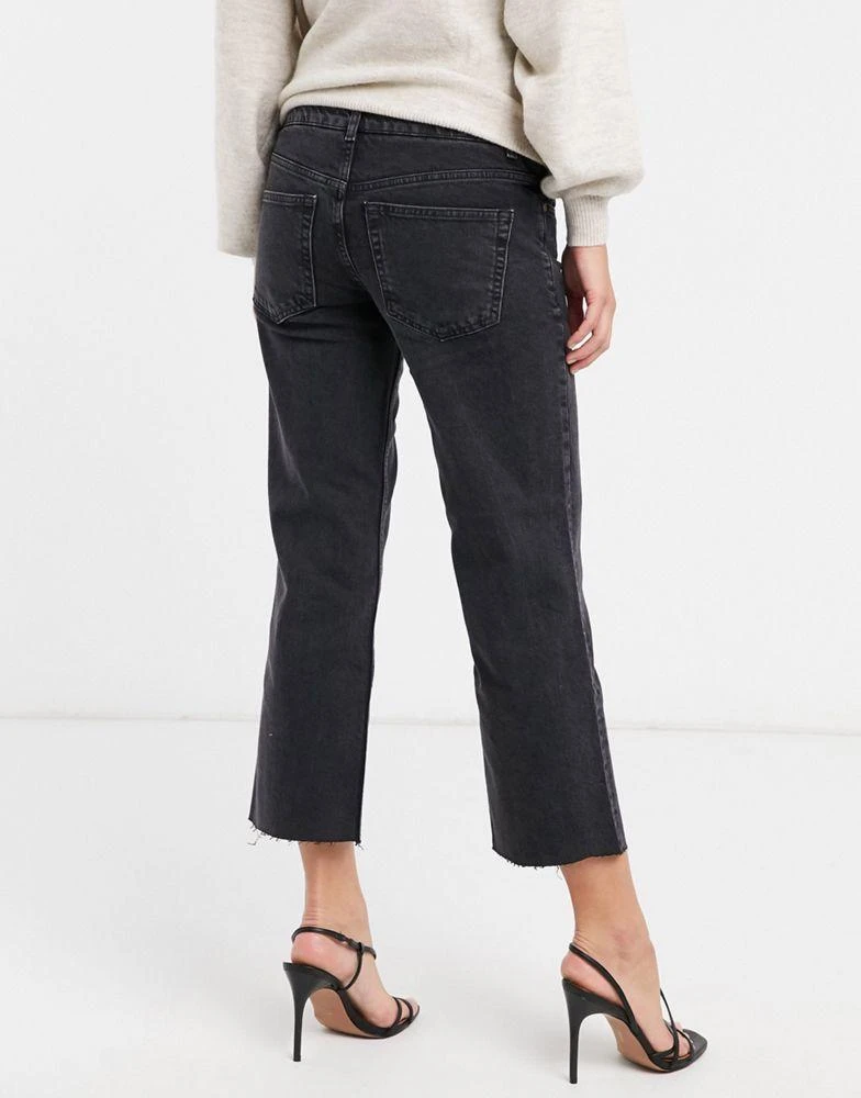 商品ASOS|ASOS DESIGN Maternity high rise stretch 'effortless' crop kick flare jeans in black with over the bump waistband,价格¥121,第2张图片详细描述