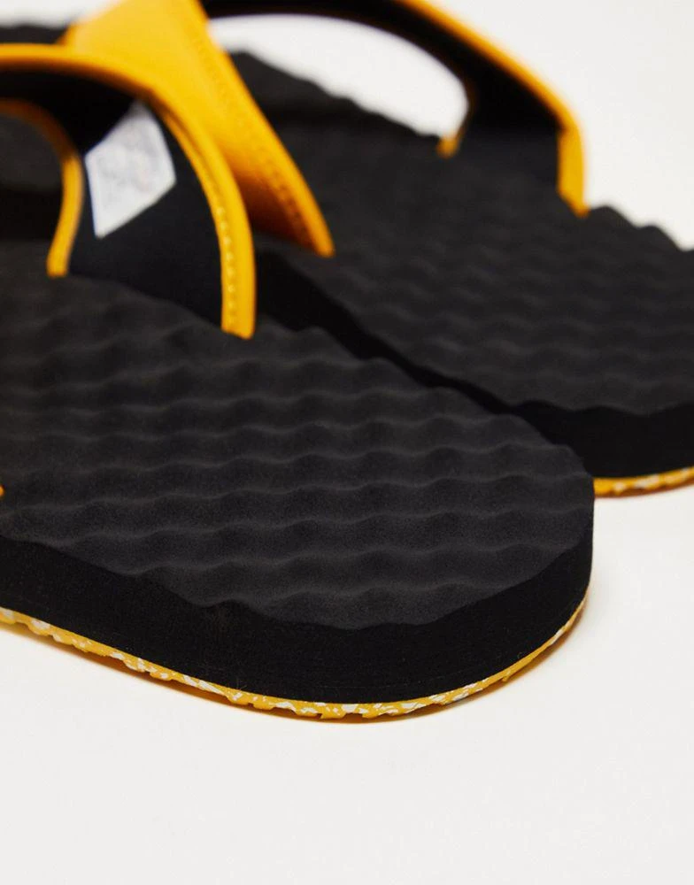 商品The North Face|The North Face Base Camp II flip flops in yellow and black,价格¥298,第3张图片详细描述