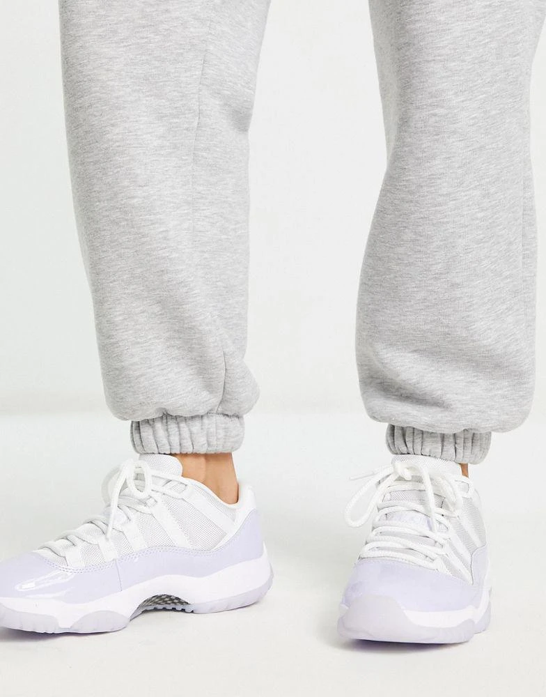 商品Jordan|Jordan Air 11 Retro Low  trainers in white and purple,价格¥1088,第4张图片详细描述