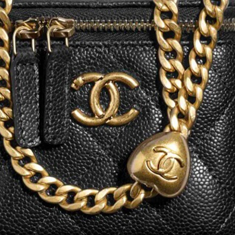 商品[国内直发] Chanel|香奈儿 23P/24P春夏系列 肩带可调节颗粒压花 牛皮 爱心金球盒子包方盒子斜挎包 小号 女款 黑色,价格¥27312,第8张图片详细描述
