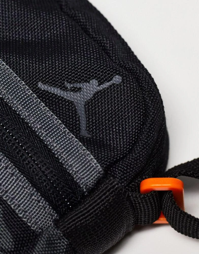 商品Jordan|Jordan Paris Saint-Germain crossbody bag in black,价格¥284,第2张图片详细描述