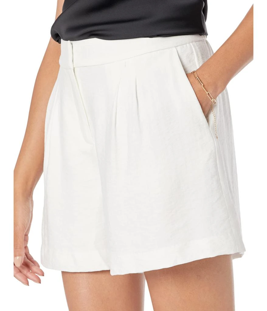商品Vince Camuto|Rumple Twill Shorts,价格¥145,第3张图片详细描述