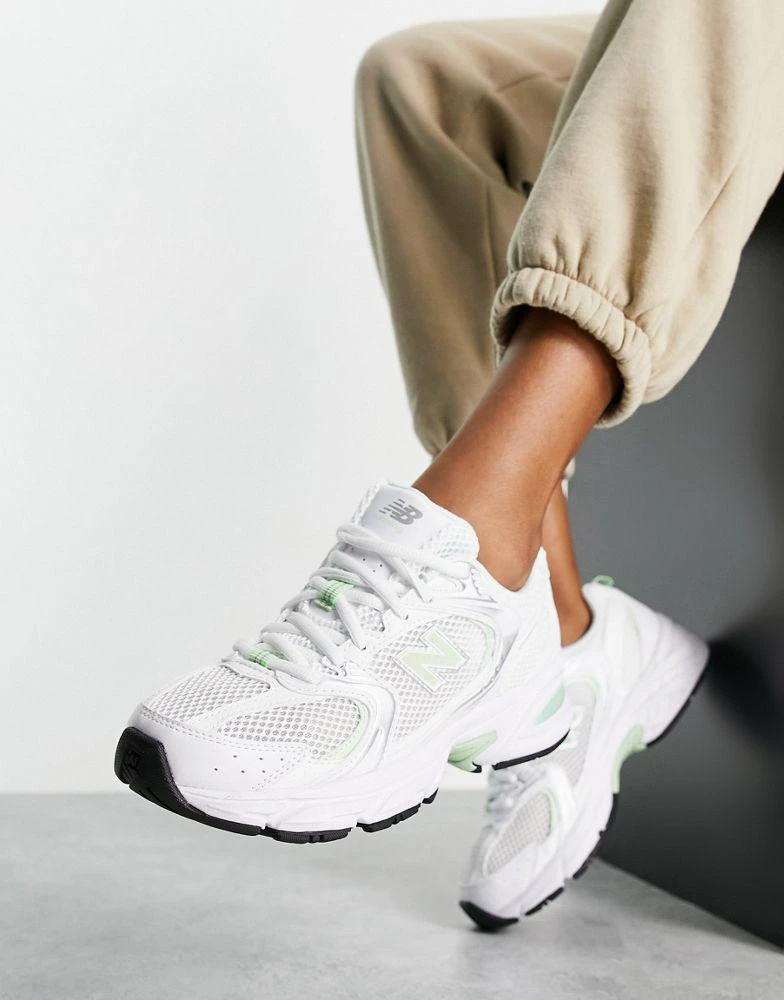 商品New Balance|New Balance 530 trainers in white and pastel green - exclusive to ASOS,价格¥991,第1张图片