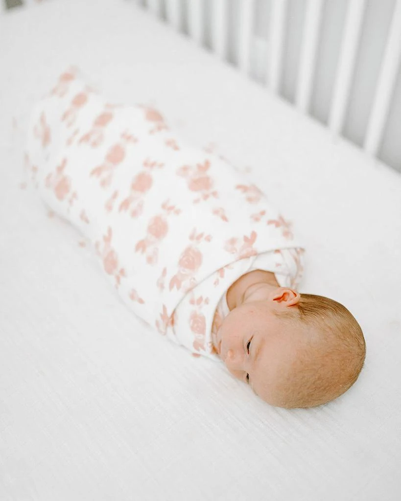 Girls' Rose Print Snuggle Knit Swaddle Blanket - Baby 商品