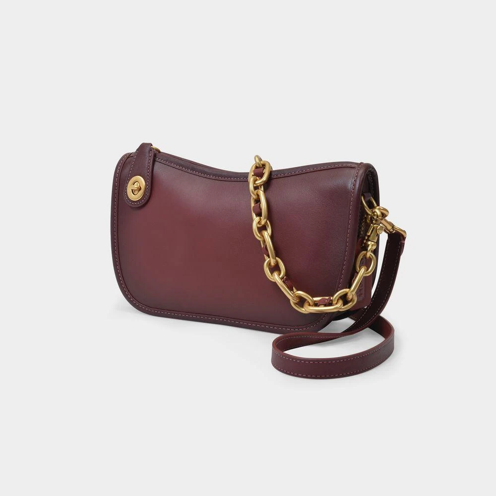 商品Coach|Swing Chain in Burgundy Leather,价格¥3645,第2张图片详细描述