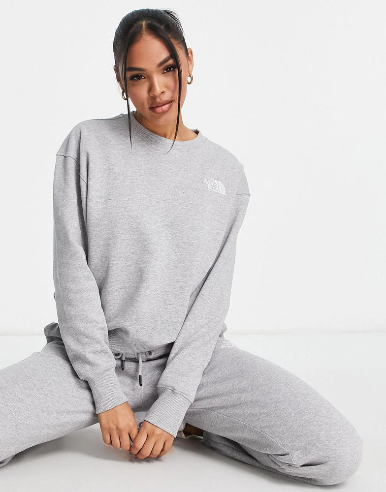 商品The North Face|The North Face Essential oversized sweatshirt in light grey Exclusive at ASOS,价格¥410,第4张图片详细描述