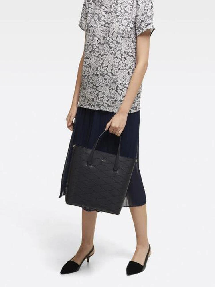 商品DKNY|钻石穿孔皮革托特包,价格¥1882,第2张图片详细描述
