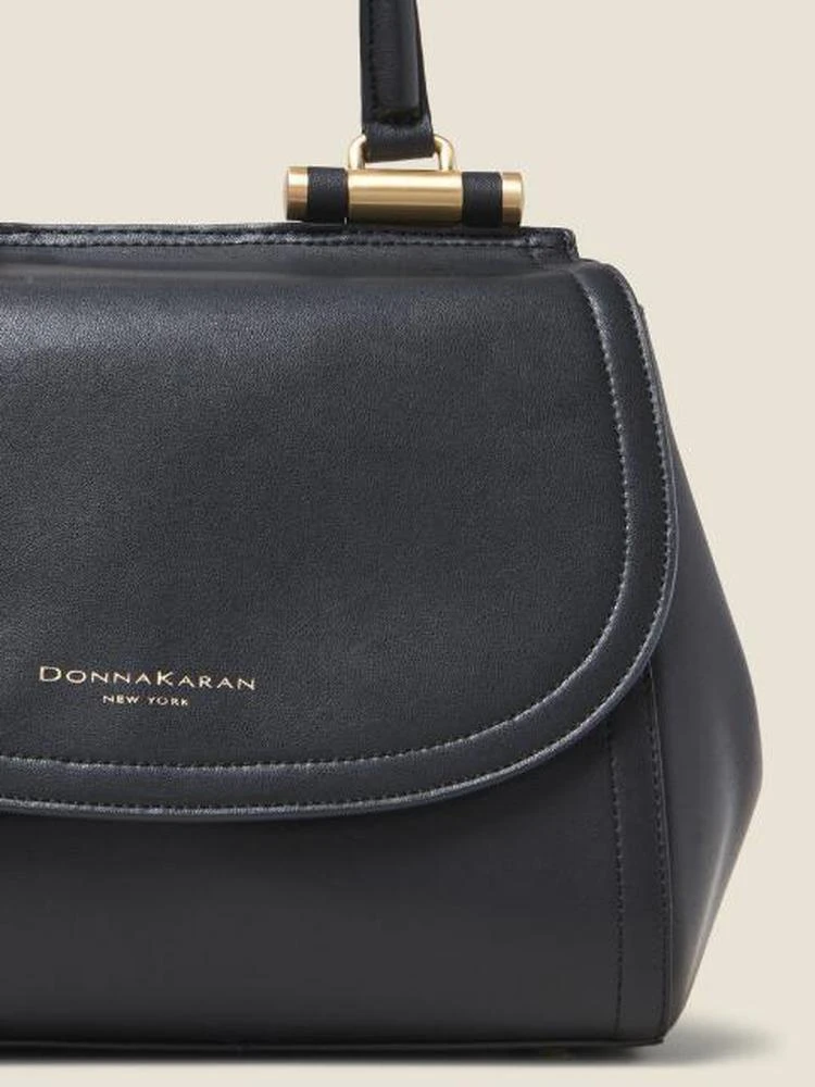商品DKNY|Smooth Leather Flap Small Satchel,价格¥1359,第4张图片详细描述