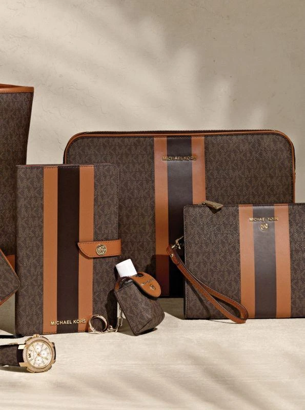 商品Michael Kors|Jet Set Logo Stripe 13 Inch Laptop Case,价格¥590,第4张图片详细描述
