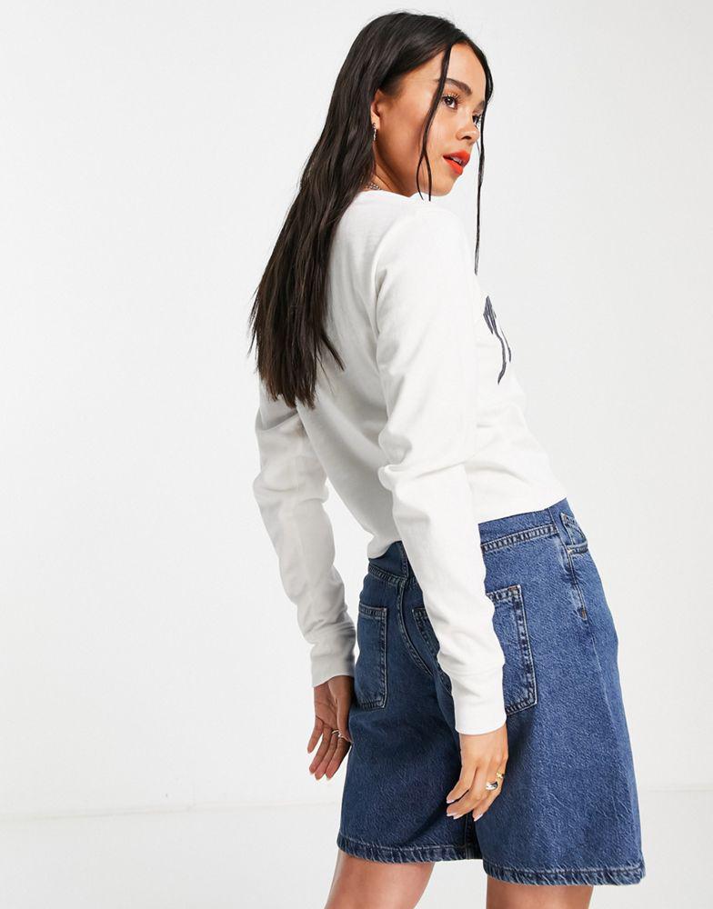 Tommy Jeans cotton relaxed cropped collegiate logo long sleeve t-shirt in white - WHITE商品第2张图片规格展示