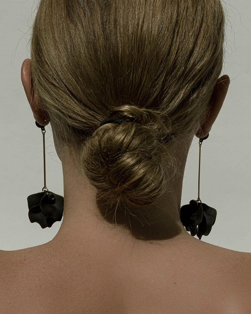 Petunia Black Bead & Flower Drop Earrings商品第2张图片规格展示