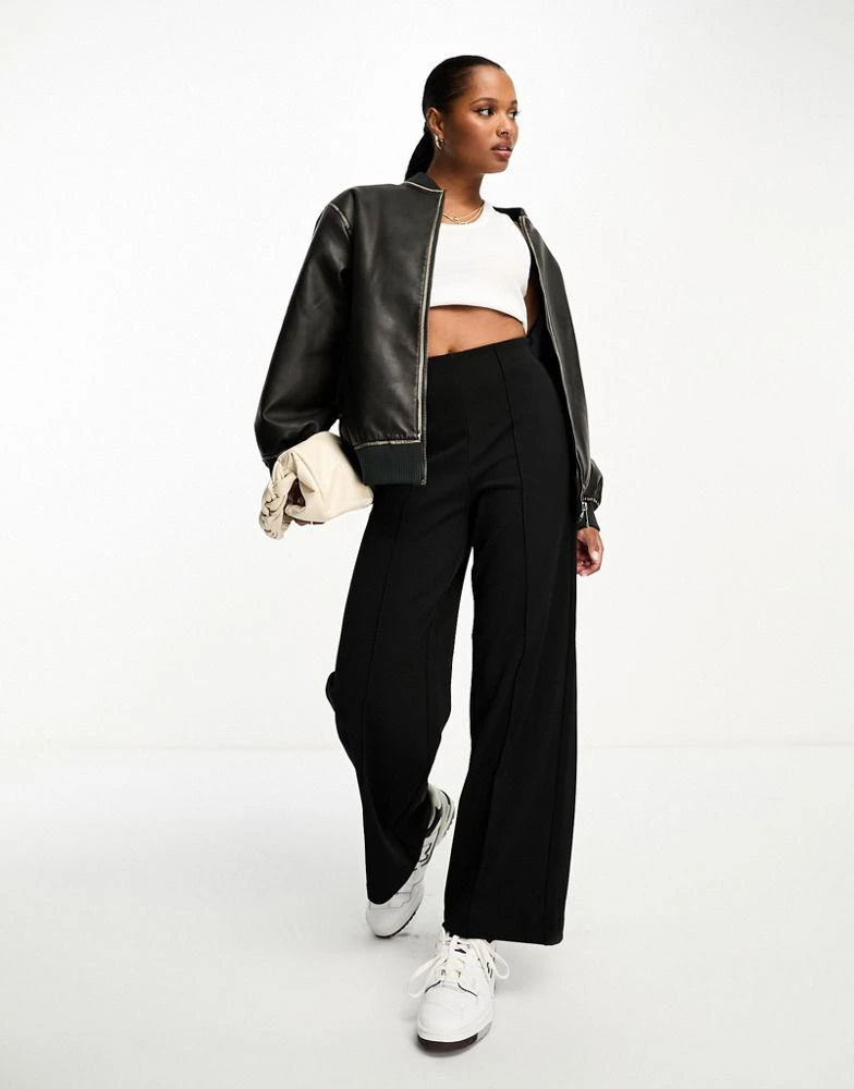 商品Vero Moda Petite|Vero Moda Petite pin tuck wide leg trouser in black,价格¥332,第2张图片详细描述