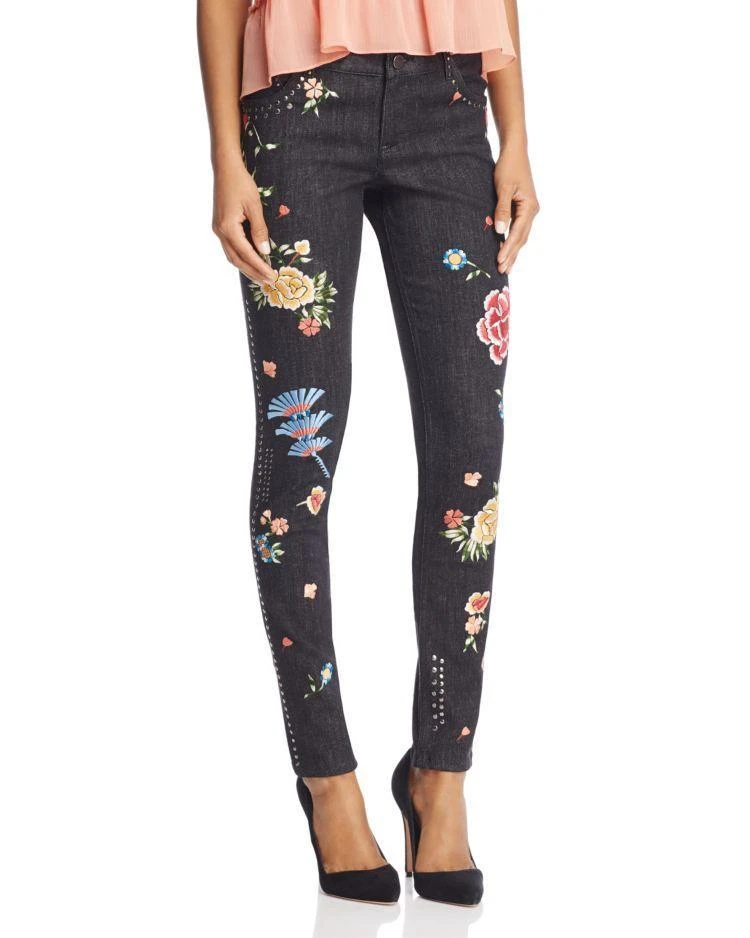 商品Alice + Olivia|Jane Embroidered and Studded Skinny Jeans in Washed Black,价格¥2670,第1张图片