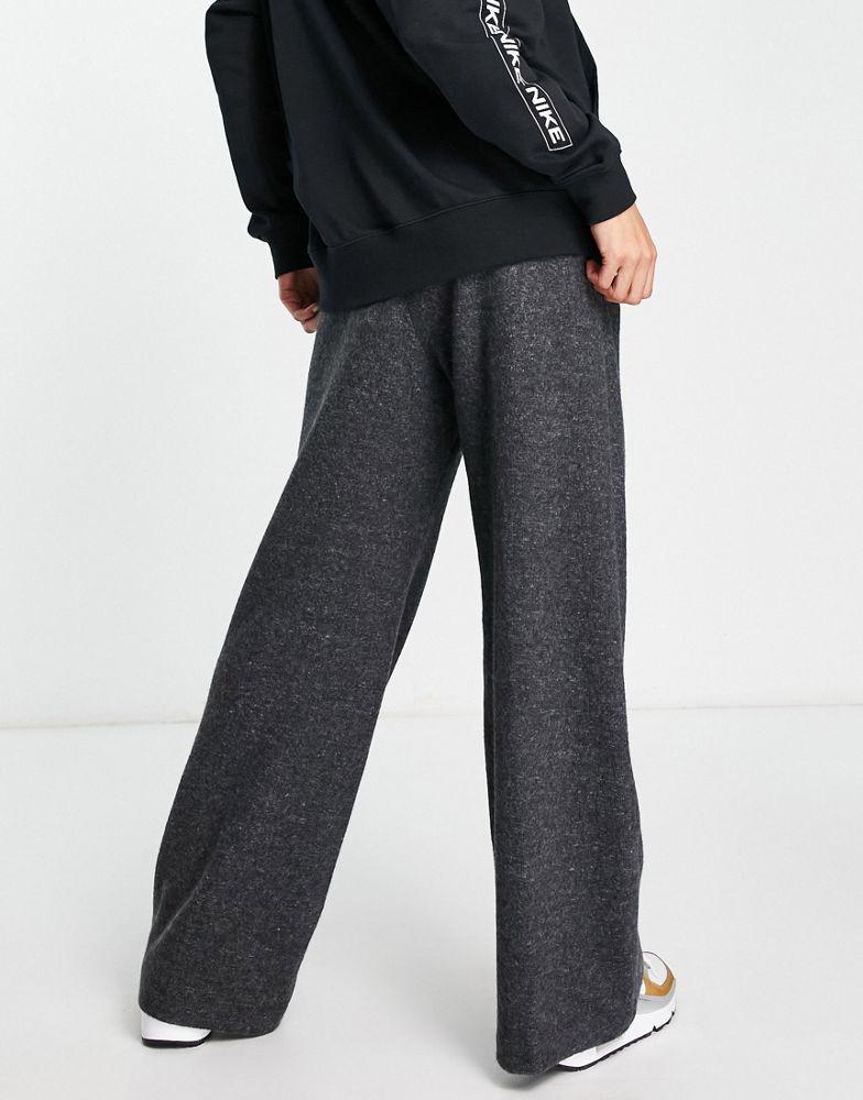 Nike Training Therma-FIT cosy wide joggers in black商品第2张图片规格展示