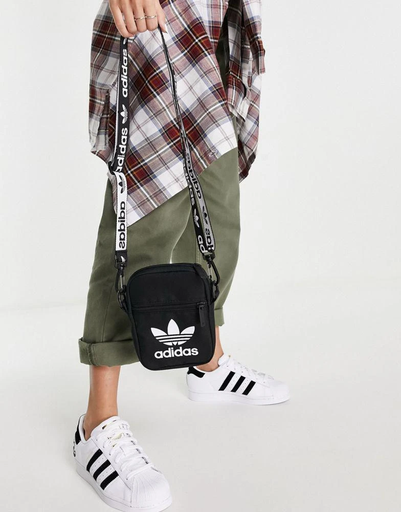 商品Adidas|adidas Originals trefoil crossbody bag in black,价格¥179,第4张图片详细描述