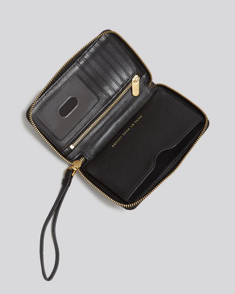 商品MARC JACOBS|MARC BY MARC JACOBS New Q Wingman Wallet Wristlet ,价格¥822,第2张图片详细描述