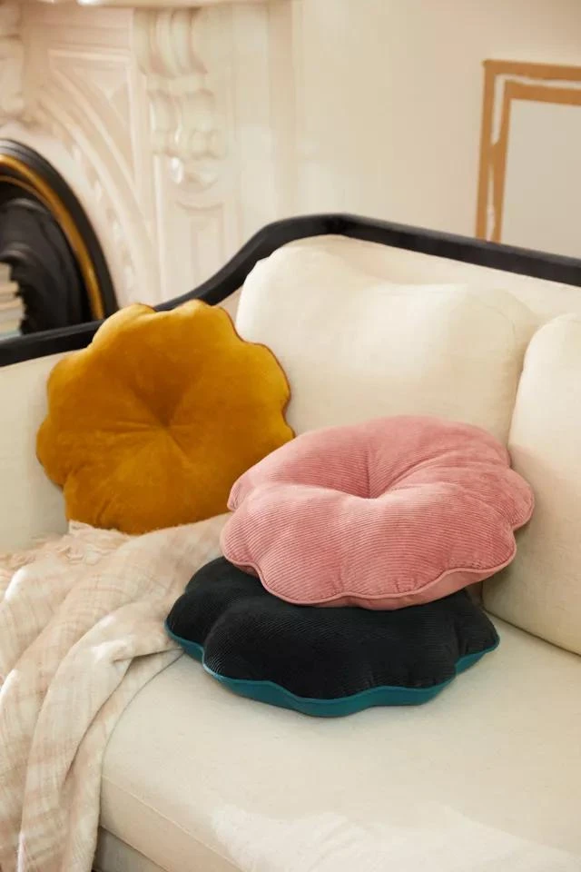 商品Urban Outfitters|Dahlia Corduroy Throw Pillow,价格¥367,第1张图片