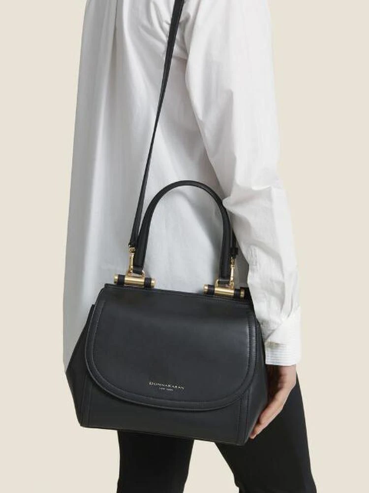 商品DKNY|Smooth Leather Flap Small Satchel,价格¥1359,第2张图片详细描述