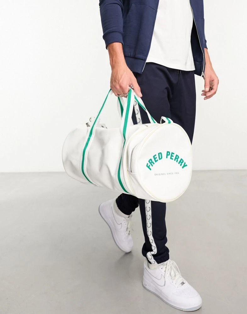 商品Fred Perry|Fred Perry classic barrel bag in white,价格¥575,第1张图片