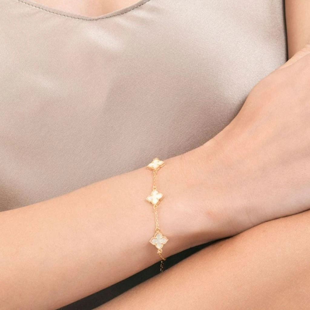 商品ADORNIA|White Mother of Pearl Flower Bracelet gold,价格¥458,第2张图片详细描述