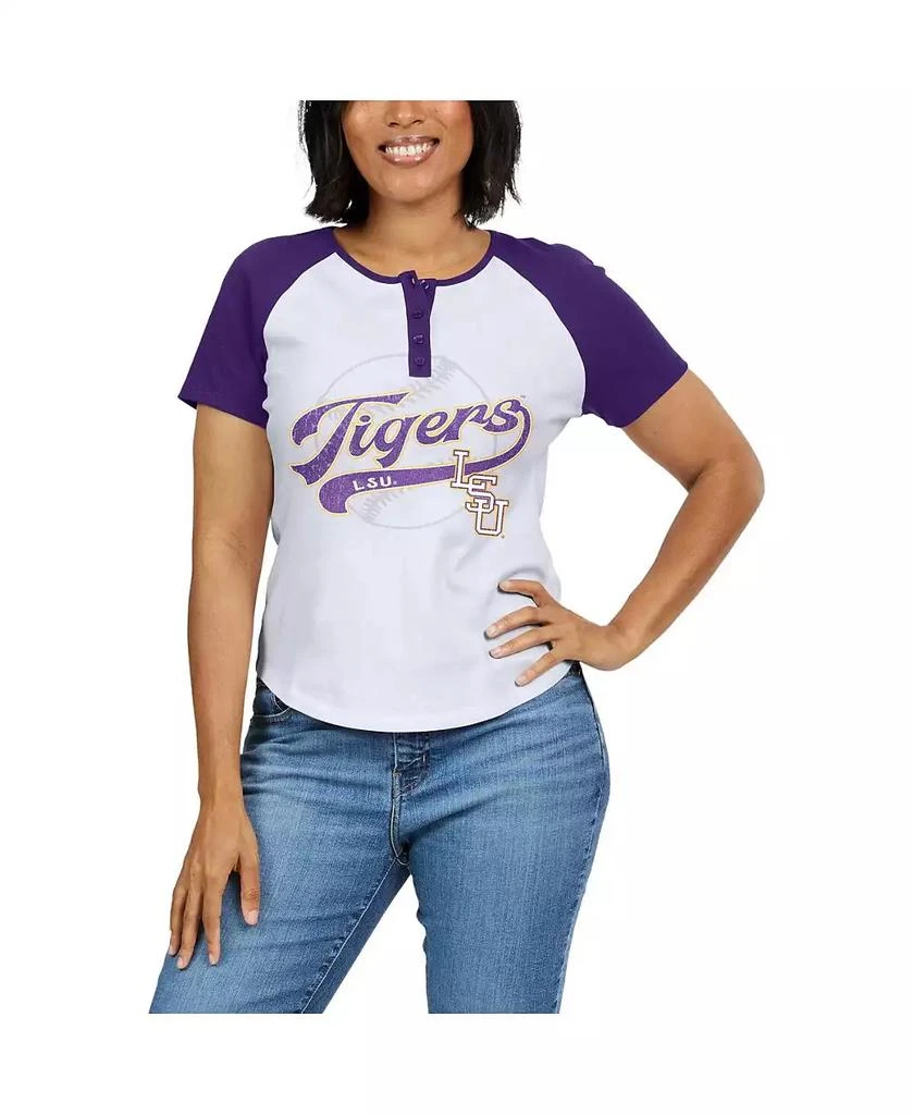 商品WEAR by Erin Andrews|Women's White Distressed LSU Tigers Baseball Logo Raglan Henley T-shirt,价格¥225,第3张图片详细描述