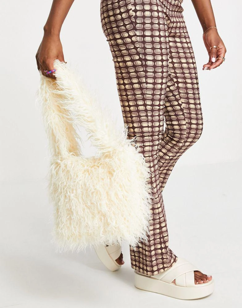 商品ASOS|ASOS DESIGN mini tote bag in natural long faux fur,价格¥89,第2张图片详细描述