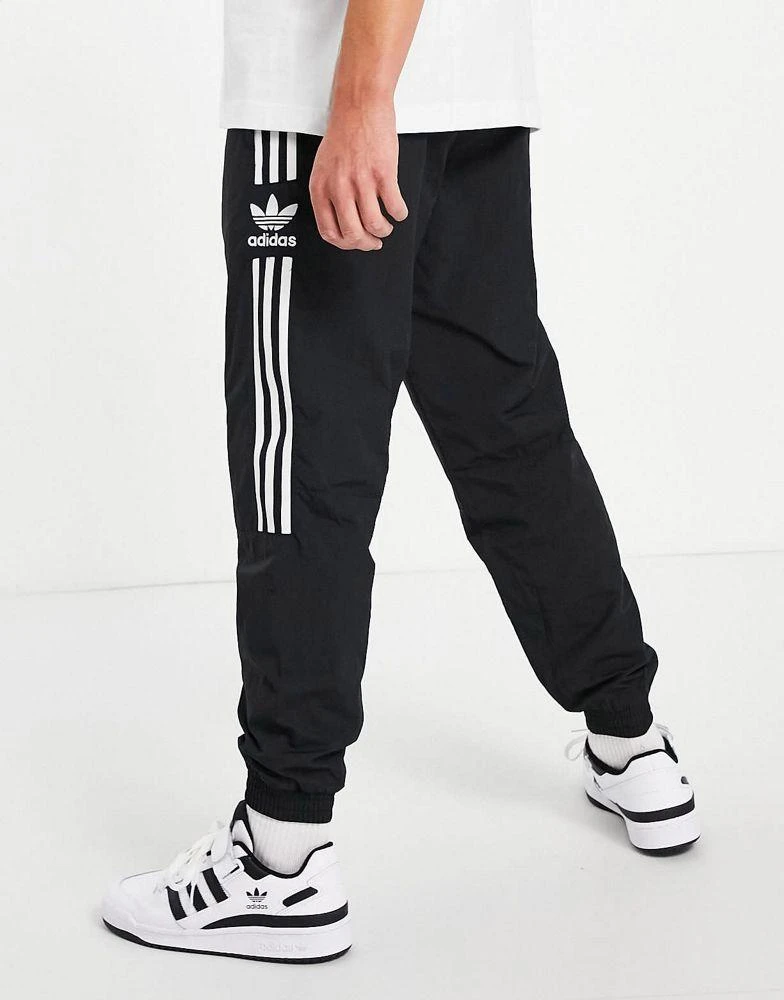 商品Adidas|adidas Originals adicolor lock up joggers in black,价格¥602,第3张图片详细描述