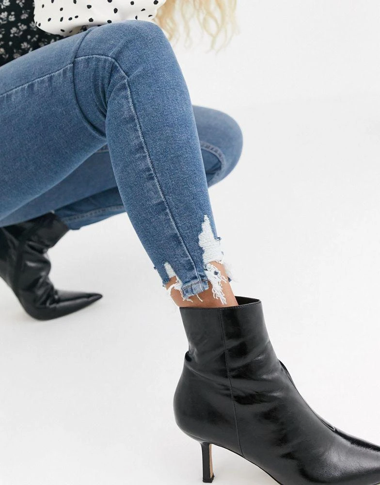 商品Topshop|Topshop Jamie jeans with raw hem in mid blue,价格¥291,第3张图片详细描述