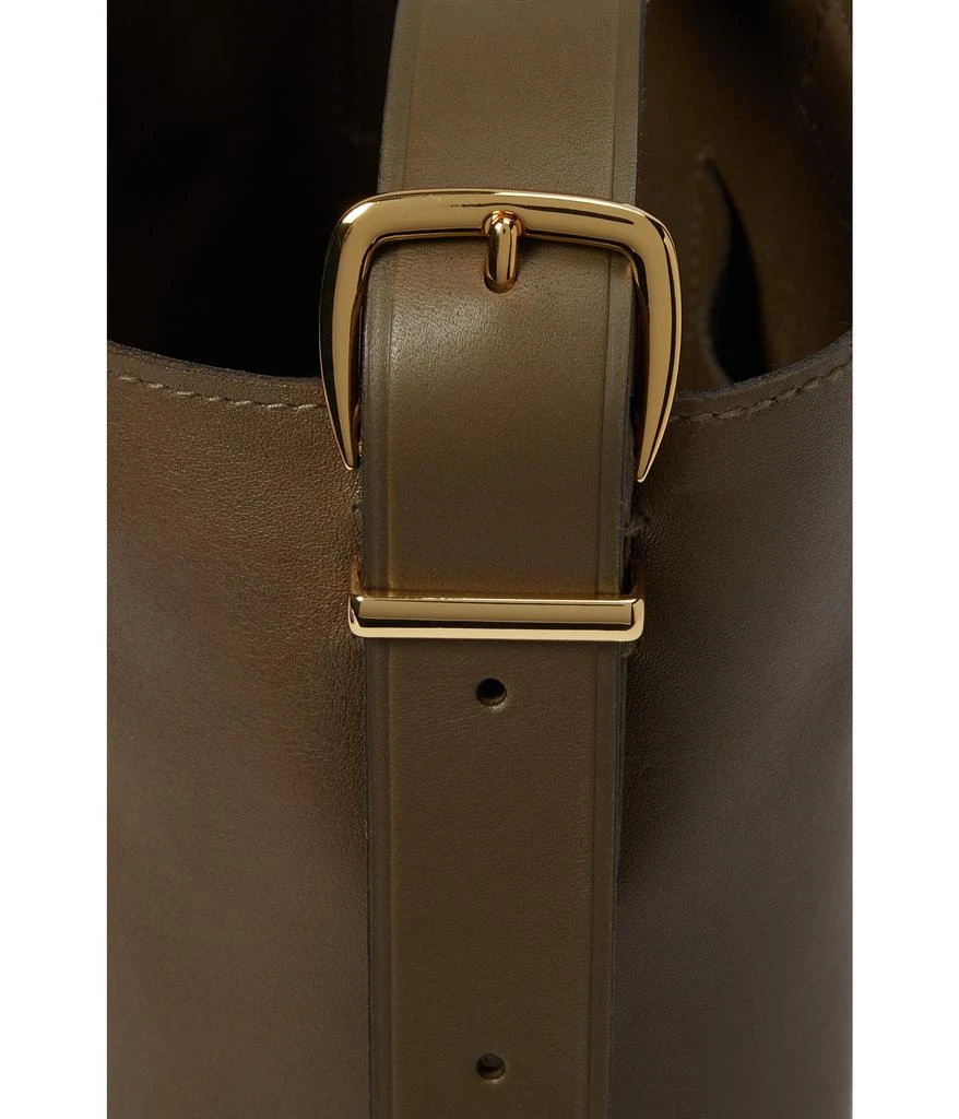 商品Madewell|The Essential Mini Bucket Tote in Leather,价格¥1043,第4张图片详细描述