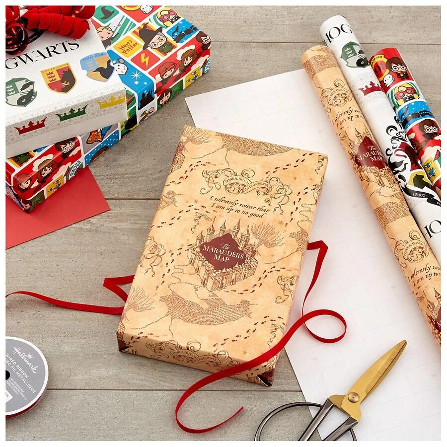 商品Hallmark|Harry Potter Wrapping Paper, Marauder's Map and Hogwarts Crest,价格¥127,第2张图片详细描述