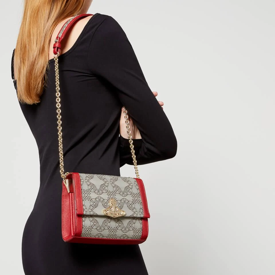 商品Vivienne Westwood|Vivienne Westwood Small Lucy Vegan Leather and Logo-Jacquard Bag,价格¥1574,第2张图片详细描述