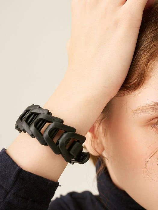 商品Coccinelle|Unique leather Bracelet (1 Color),价格¥907,第2张图片详细描述