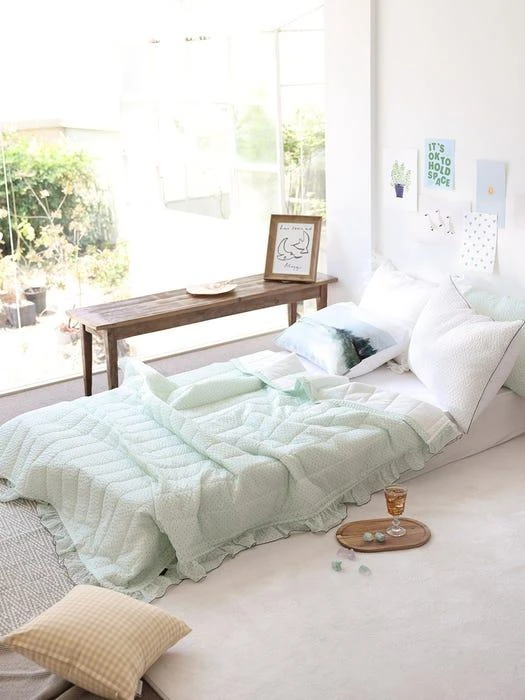 商品BELLELIFE|Dots Bamboo Seersucker Summer Quilted Comforter,价格¥1758,第1张图片