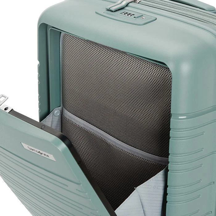 Elevation™ Plus Carry On Spinner Suitcase 22 x 14 商品