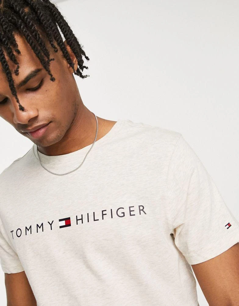 商品Tommy Hilfiger|Tommy Hilfiger t-shirt in stone,价格¥339,第3张图片详细描述