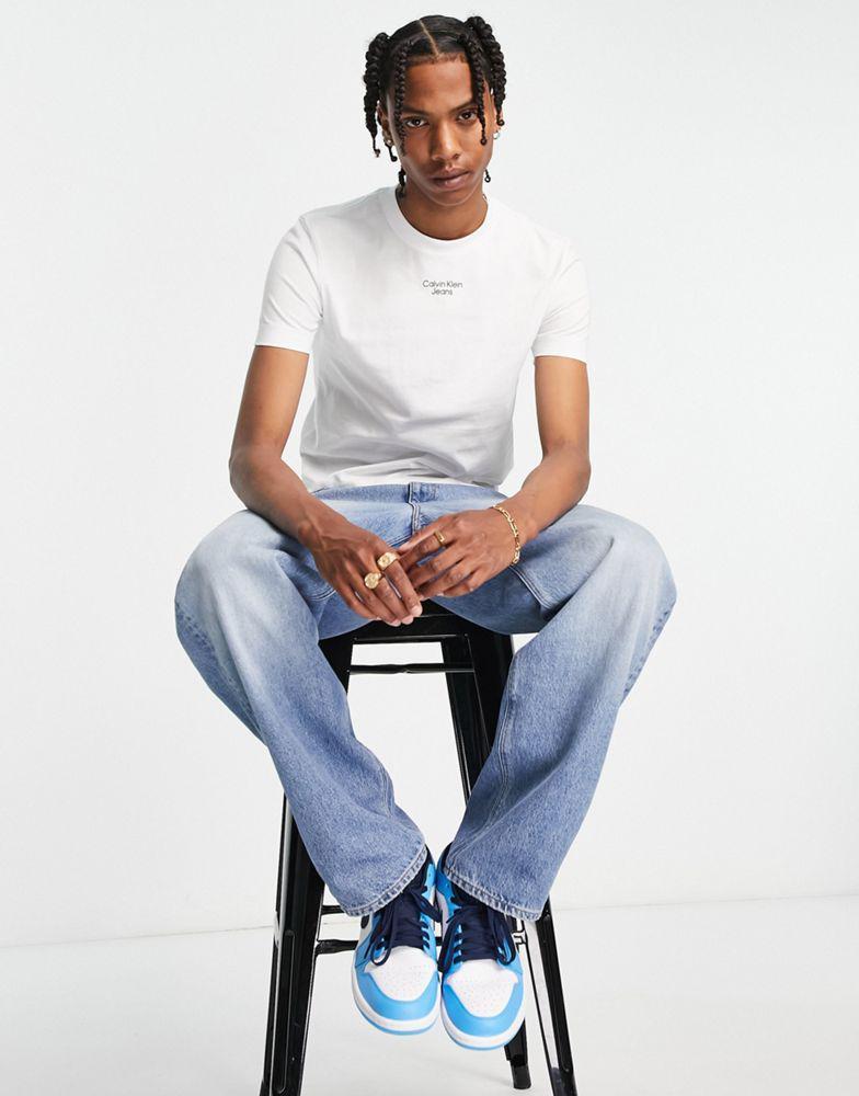 商品Calvin Klein|Calvin Klein Jeans stacked logo t-shirt in white,价格¥173,第6张图片详细描述
