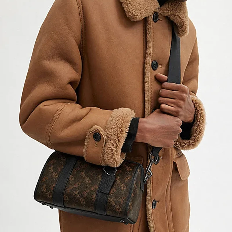 商品[国内直发] Coach|蔻驰 Gotham 24 经典老花铭牌五金扣 PVC配牛皮革 波士顿包手提单肩斜挎旅行包 中号 男女同款情侣款 巧克力色,价格¥2624,第8张图片详细描述