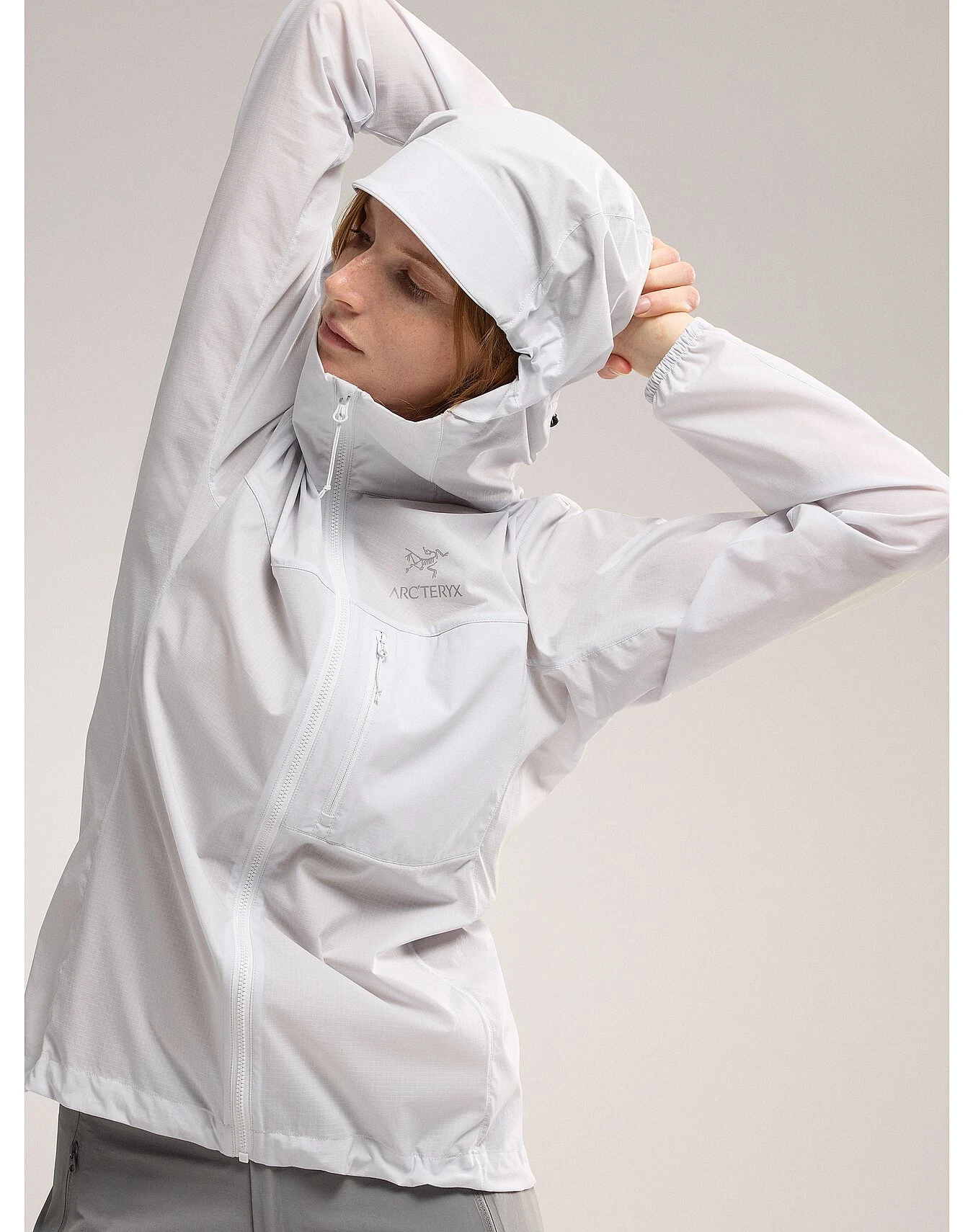 商品Arc'teryx|Arc'teryx 女士户外软壳衣 X000006946ATMOS 灰色,价格¥1604,第1张图片