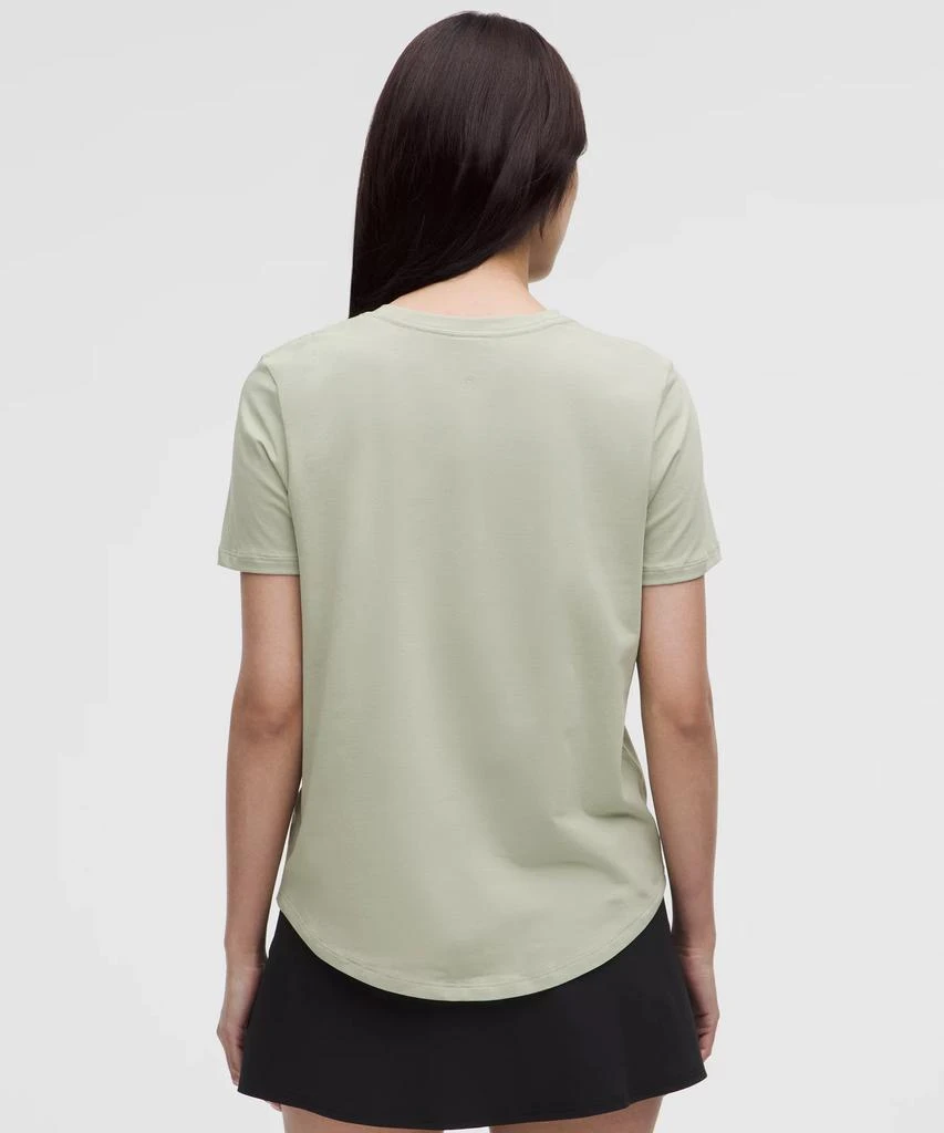 Love Curved-Hem Crewneck T-Shirt 商品