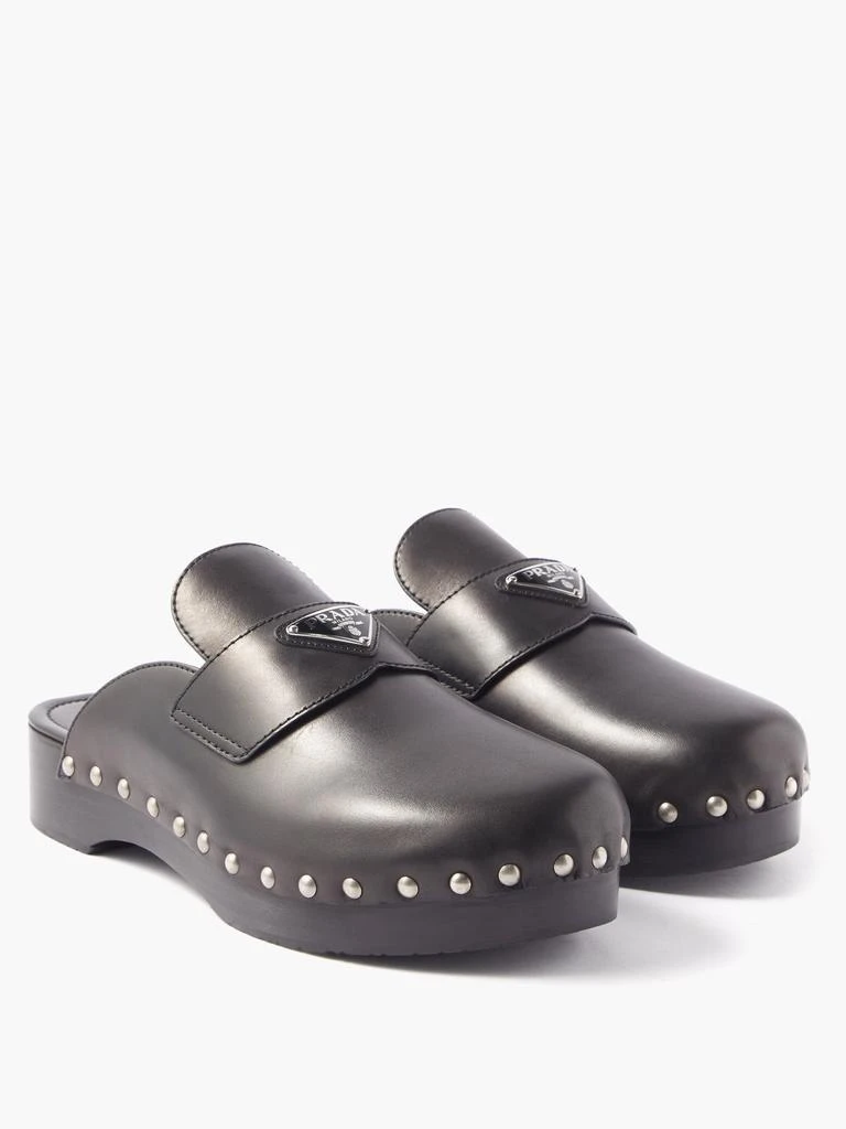 Triangle logo-plaque leather clogs 商品