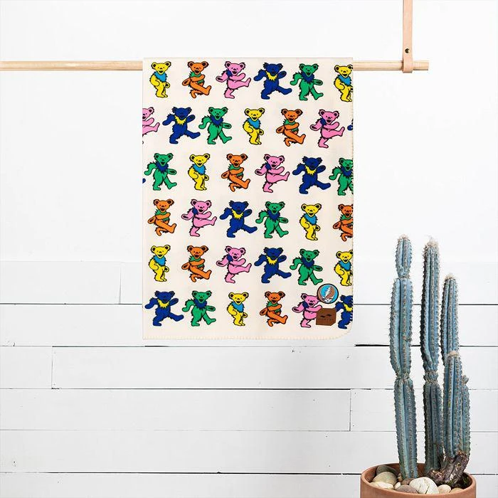 商品Slowtide|Dancing Bears Polar Fleece Blanket,价格¥366,第2张图片详细描述