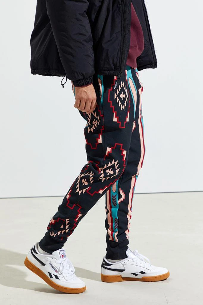 商品CHAMPION|Champion UO Exclusive Geo Print Jogger Pant 独家裤款,价格¥303,第4张图片详细描述