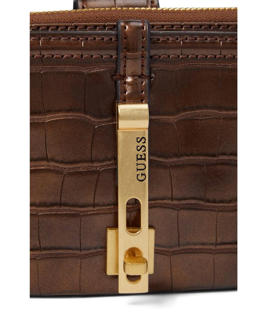 商品GUESS|James Mini Girlfriend Crossbody,价格¥721,第4张图片详细描述