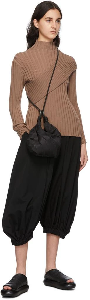 商品Issey Miyake|Black Linear Knit Bag,价格¥2632,第5张图片详细描述