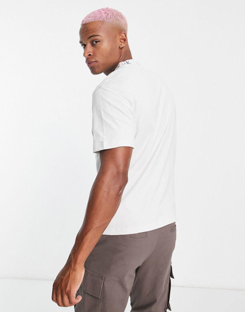 Calvin Klein Jeans cotton logo jacquard neck t-shirt in light grey商品第2张图片规格展示