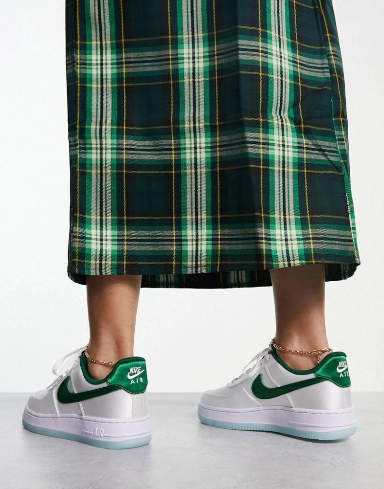 商品NIKE|Nike Air Force 1 '07 satin trainers in white and sport green,价格¥846,第2张图片详细描述