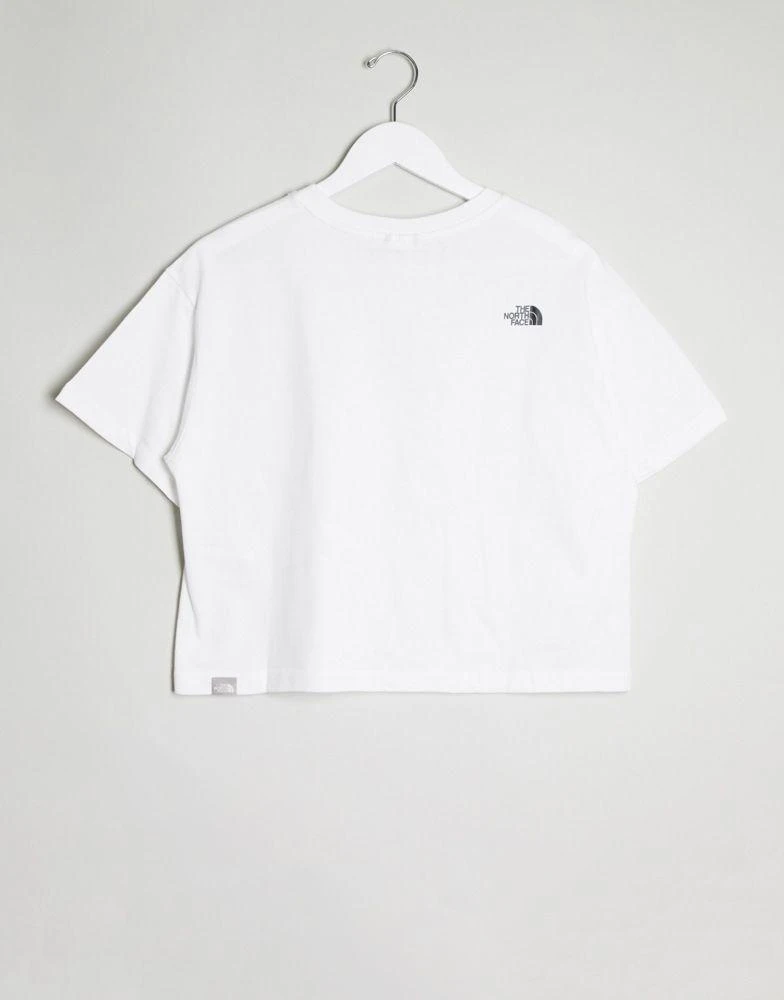 商品The North Face|The North Face Central Logo cropped t-shirt in white Exclusive at ASOS,价格¥126,第2张图片详细描述