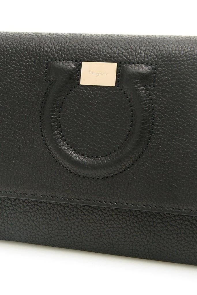 商品Salvatore Ferragamo|Salvatore Ferragamo Gancini Chain Clutch Bag,价格¥4349,第3张图片详细描述