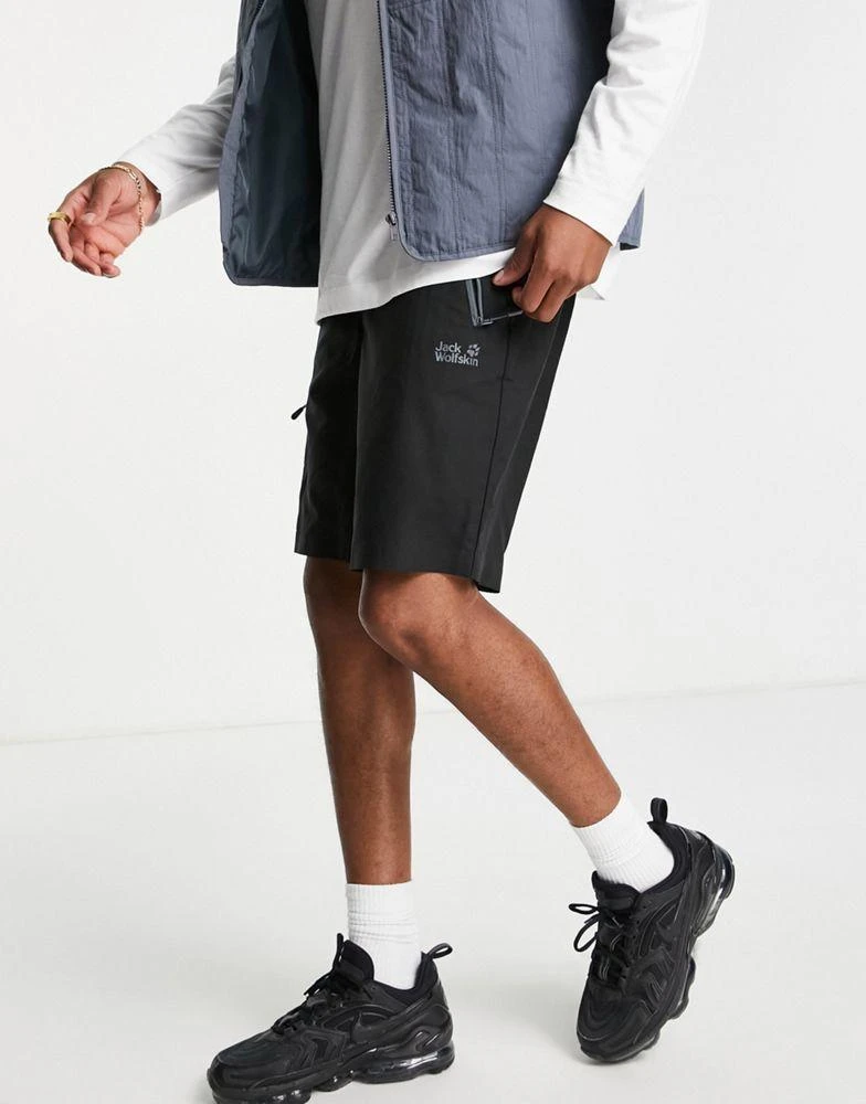 商品Jack Wolfskin|Jack Wolfskin Active Track shorts in black,价格¥526,第3张图片详细描述