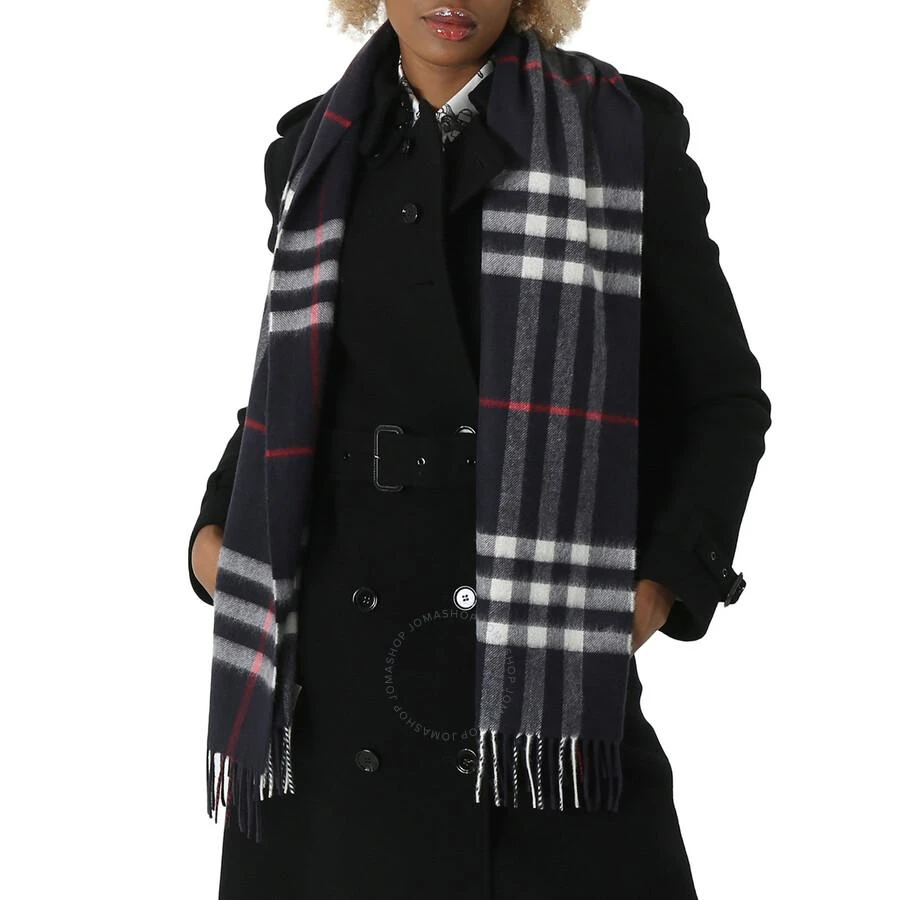 商品Burberry|Navy Giant Check Cashmere Scarf,价格¥2807,第2张图片详细描述